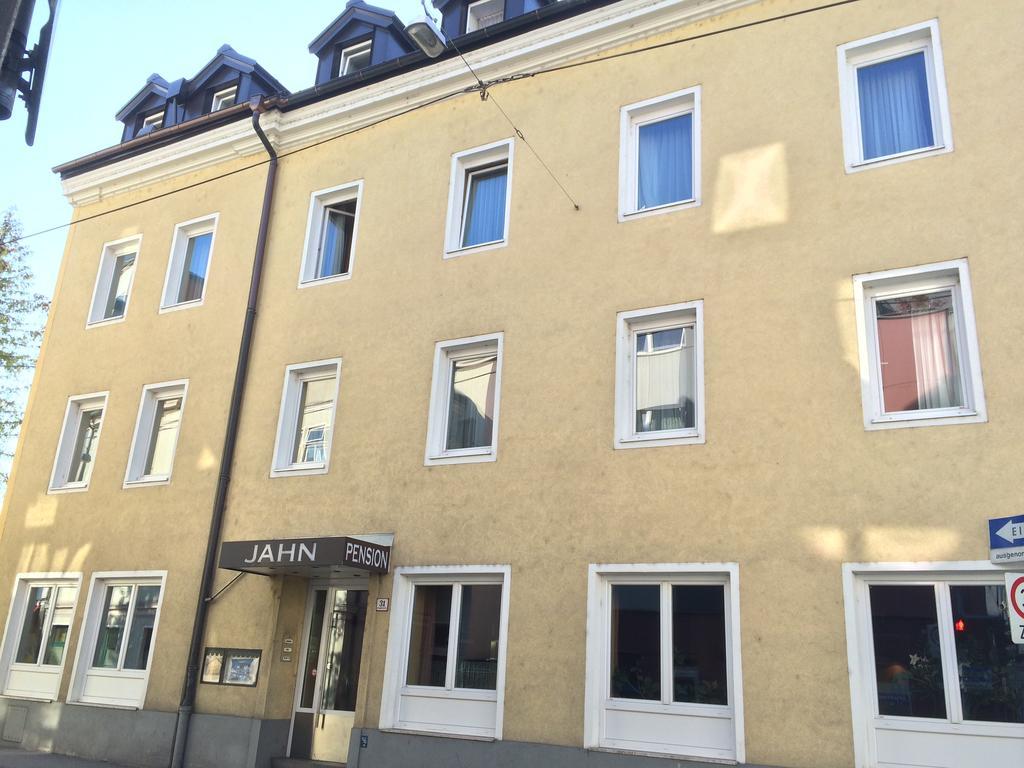 Pension Jahn Salzburg Bagian luar foto