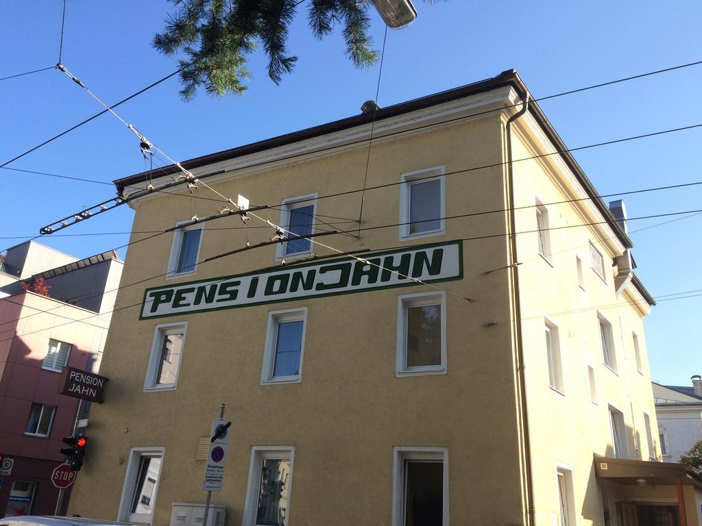 Pension Jahn Salzburg Bagian luar foto