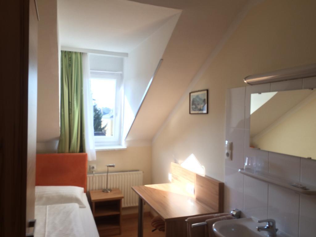 Pension Jahn Salzburg Bagian luar foto