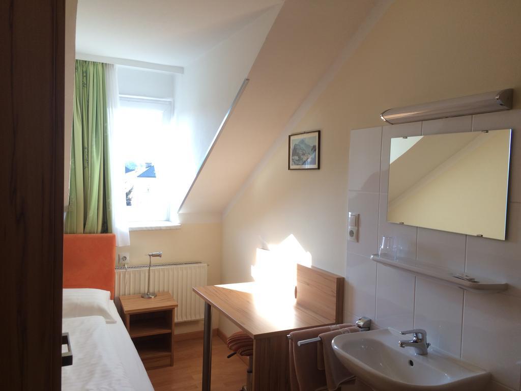 Pension Jahn Salzburg Bagian luar foto