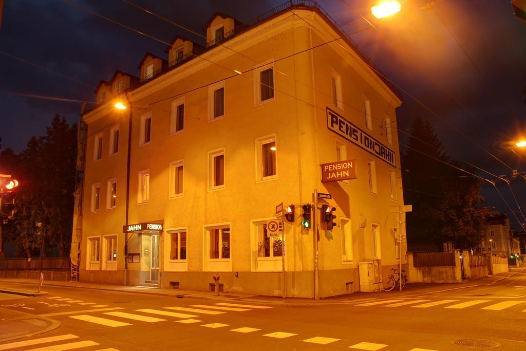 Pension Jahn Salzburg Bagian luar foto