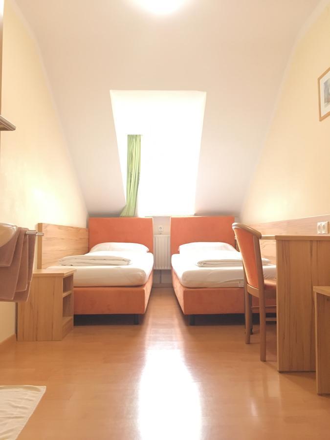 Pension Jahn Salzburg Bagian luar foto
